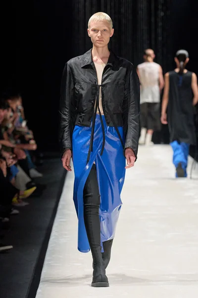 Look 30